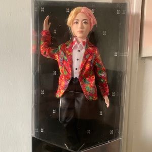 v doll bts